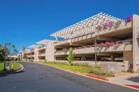 Hotel Zoned Top Floor Condo with Ocean Views.Across from Kamaole 2,Walk to Beach - 4 estrellas