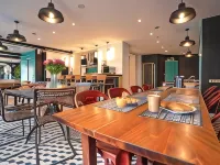 Arty Paris Porte de Versailles by River Hotel dekat Stasiun Metro Pasteur