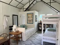 Charming 3-bedroom, 2-bath cottage with AC in Lakeside near Hoover Auditorium - 4 stjerner