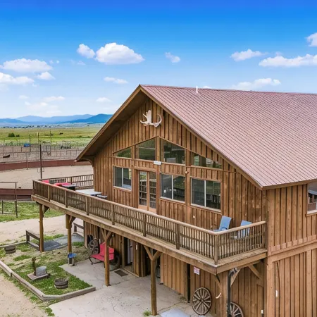 Private Ranch for Weddings, Retreats, Reunions. Sleeps 30 in Two Lodging Units,