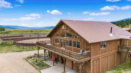 Western Ranch for Weddings, Retreats, Reunions. Sleeps 30 in Two Lodging Units,