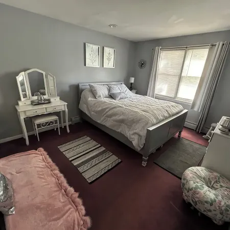 Entire house 2 miles to Misquamicut Beach- Sleeps 10!