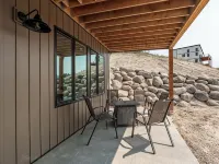 New 3-bedroom in delightful Lava Hot Springs. Bottom unit.