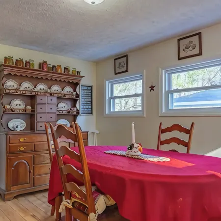 Relaxing 3/2 House Family Friendly & Pet Friendly with huge picnic pavilion