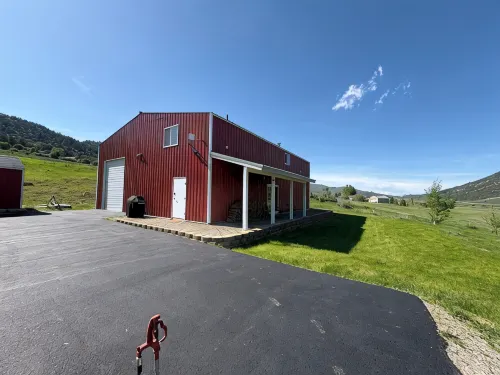 Charming 3-bedroom barn with AC, WiFi in delightful Lava Hot Springs - 4つ星