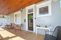 4-bedroom house in historic Berkeley Springs with AC, WiFi & Hot Tub