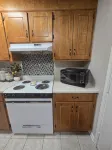 Ella's Place is a charming 3-bedroom house with AC, WiFi in East Columbus - 2성급