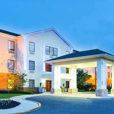 Holiday Inn Express & Suites BURLINGTON - MOUNT HOLLY by IHG