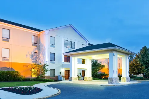 Holiday Inn Express & Suites BURLINGTON - MOUNT HOLLY by IHG - Parking