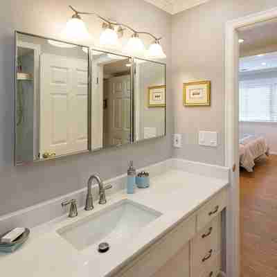 Secluded Private Suite in Bridle Trails – Near Major Tech & 25 Min to Seattle Rooms