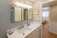 Secluded Private Suite in Bridle Trails – Near Major Tech & 25 Min to Seattle - Private Pools