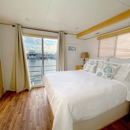 Aqua Lodge Houseboat "Calypso"