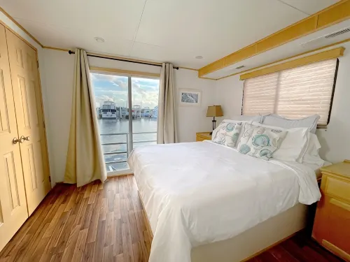 Aqua Lodge Houseboat "Calypso"