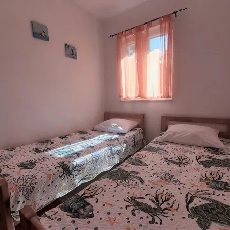 Apartment Tihana with 2 bedrooms and garden view, family-friendly