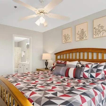 Lakefront Condo - Stunning Views