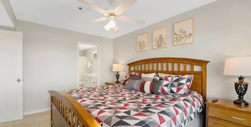 Lakefront Condo - Stunning Views - Wifi