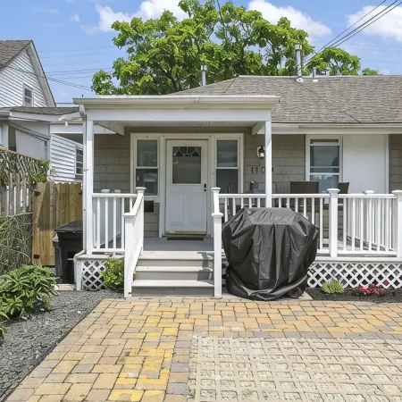 4 Houses to Beach!  Remodeled 2026. 4 Passes, Chairs, Towels, Umbrellas Included