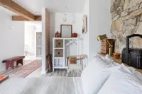 The Forest Door-The LAP of LUXURY in the HEART of Tryon-NEW apt above Harmon Fie - 4-Star