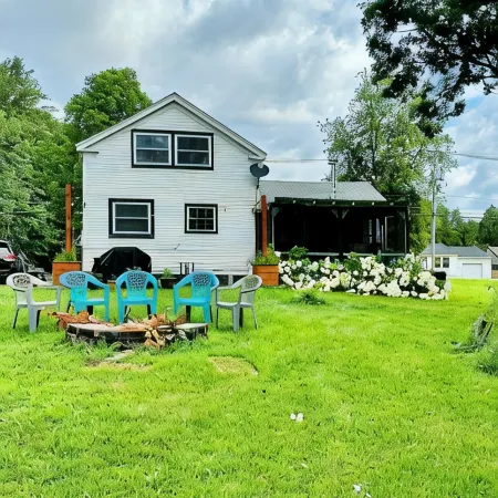 Experience the Charm of a Rustic Lakefront Cottage, Perfect for Year-Round Fun!