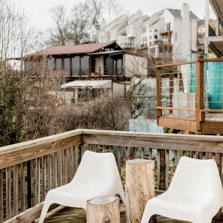 Experience this amazing Mt Adams home where celebrities stay