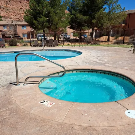 Well appointed condo close to trails with pool and hot tub. Enjoy the views