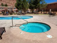 Well appointed condo close to trails with pool and hot tub. Enjoy the views