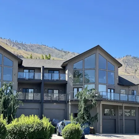 Lake Chelan Waterfront Resort Home- Pool, Boat -STR-0290