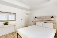 Top Rated!!  Poolside Ground Floor Master Br Walk to New Brewsters & the Beach