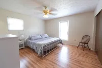 Spacious Home Near WEC, The Roberts Center and Wilmington College - พร้อมWifi