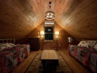 Adirondack Retreat w/ Hot Tub + Outdoor Firepit Hotel di Jay