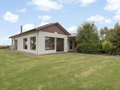 Sea Breeze - Spacious home with lovely ocean views