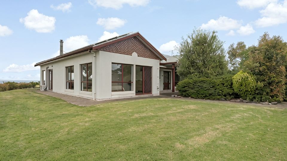 Sea Breeze - Spacious home with lovely ocean views