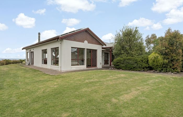 Sea Breeze - Spacious home with lovely ocean views