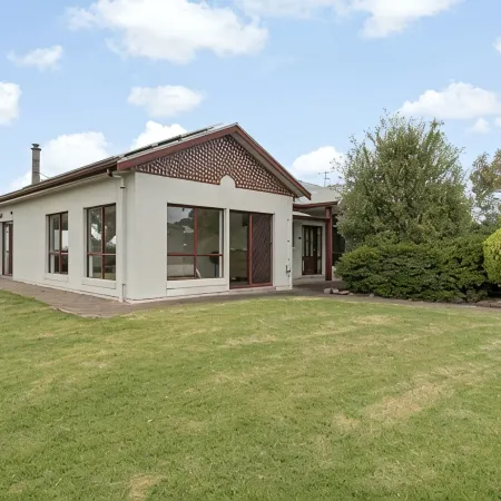Sea Breeze - Spacious home with lovely ocean views