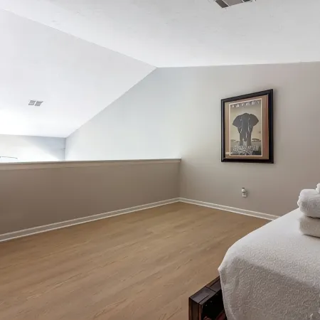 NEW Contemporary Downtown Loft Walk Everywhere