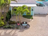 Close to beach, private heated pool, bikes, beach chairs & more!