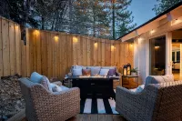 Romantic Getaway Cabin w/private hot tub, deck and fireplace - Hytter