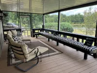 Completely renovated mobile home sitting own a pond. - Wifi