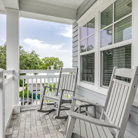2 Min Walk to Downtown/King Bed /Golf Cart Rental/Pet Friendly!