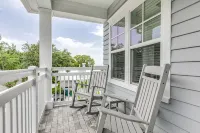 2 Min Walk to Downtown/King Bed /Golf Cart Rental/Pet Friendly!