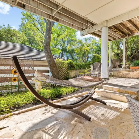 Private Romantic Lodgings Located in Wine Cellar Overlooking Canyon Lake