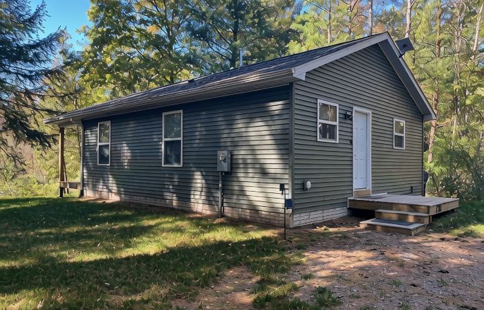 Charming 2-Bedroom Cabin on the River in Beaverton