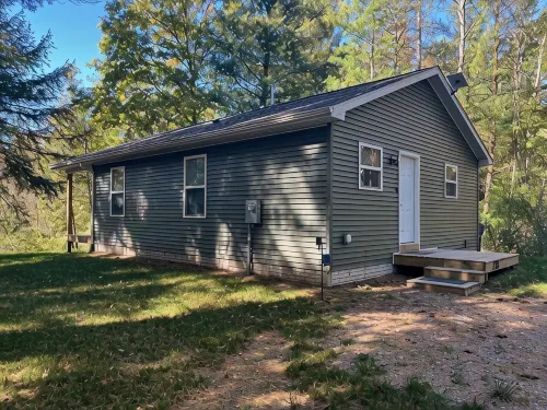 Charming 2-Bedroom Cabin on the River in Beaverton - 3-Star