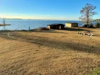 Private lakefront home with amazing views! Hôtels à : Paroisse de Sabine