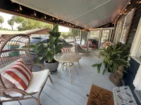 Charming 2-bedroom cottage in downtown Mount Dora with RV parking, pets welcome - 주방