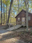 The Honey Hut next to Big South Fork NRRA with AC, wifi, and horse stalls.