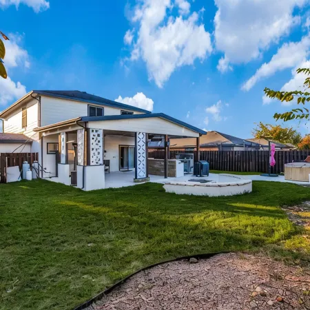 Spacious Home with Gorgeous Backyard Kitchen, Close to Top Shopping Destinations Отели в г. Леандер