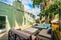 Charming Spanish Bungalow, 2 blocks from the water! - ห้องครัว