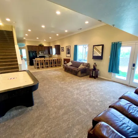 Cozy Apartment with Loft, Theater Room, & Gorgeous Mountain Views! Sleeps 8