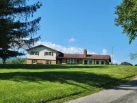 Spacious Mountain Retreat – Sleeps 12 – Pool, Hot Tub, Peaceful & Beautiful!